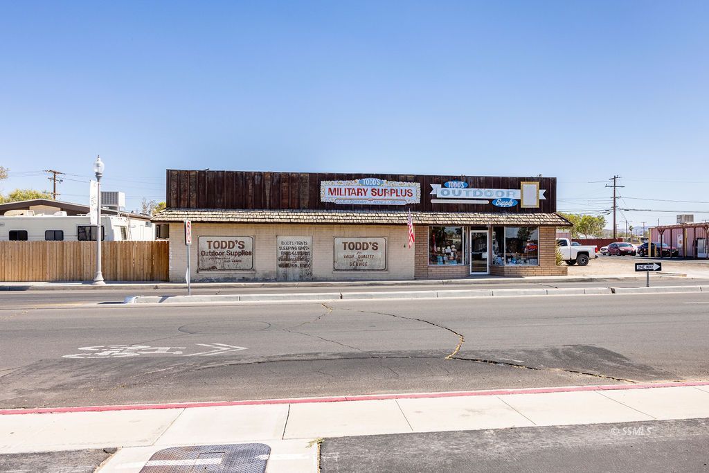 425 W Ridgecrest BLVD