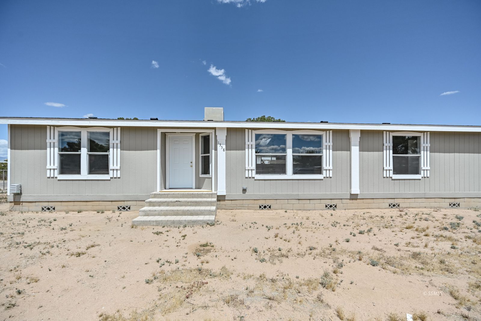 1358 W Wildrose