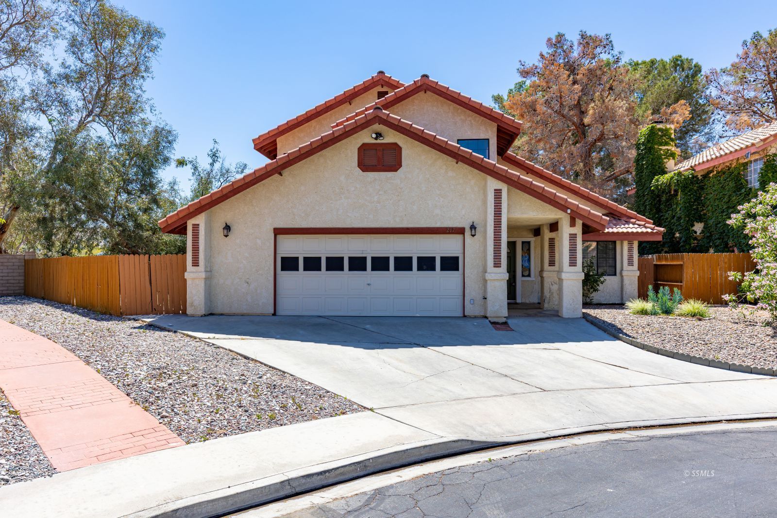 217 Yellowstone PL