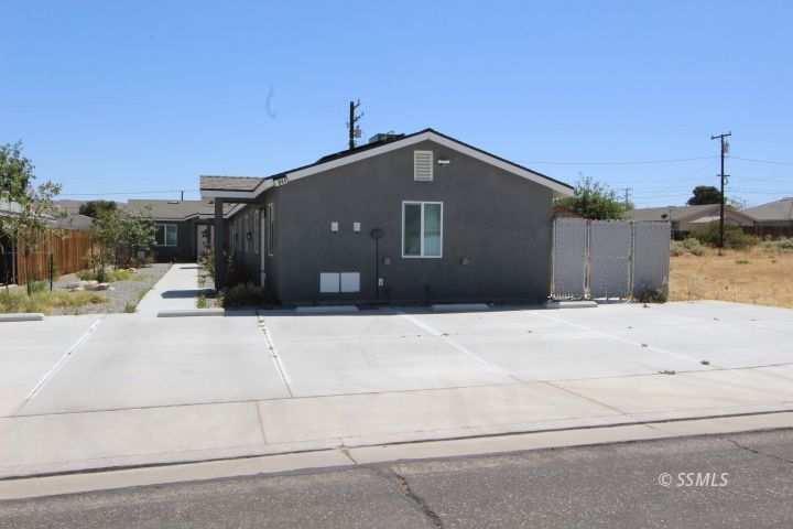 915 W Dolphin AVE