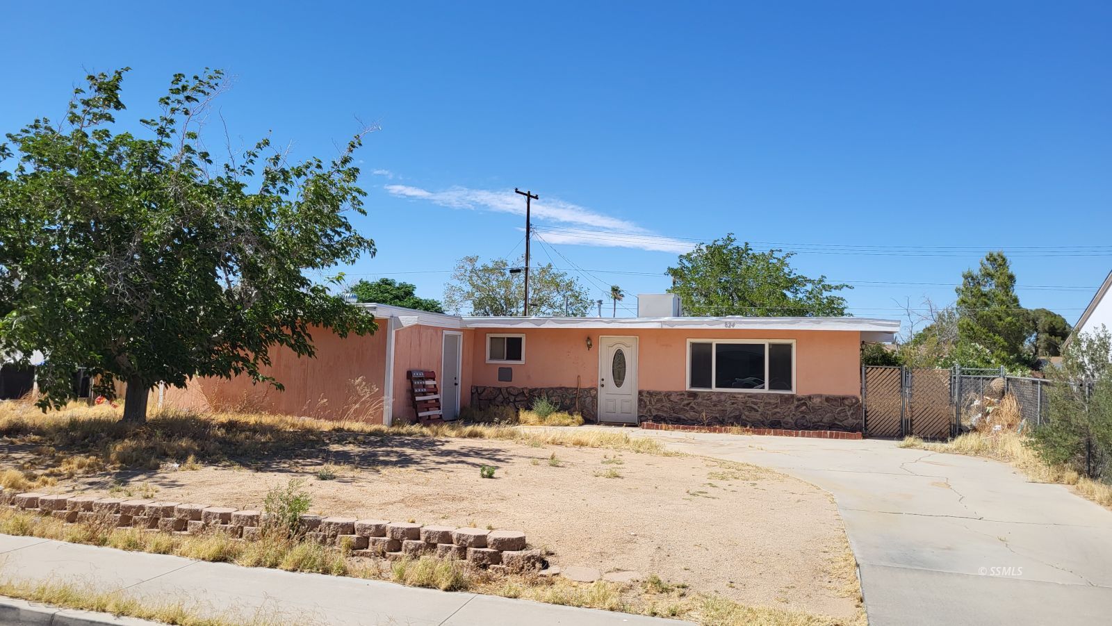 824 W Coral AVE