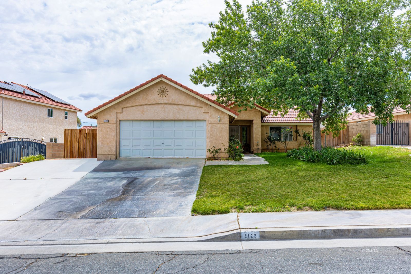 2122 S Del Rosa DR
