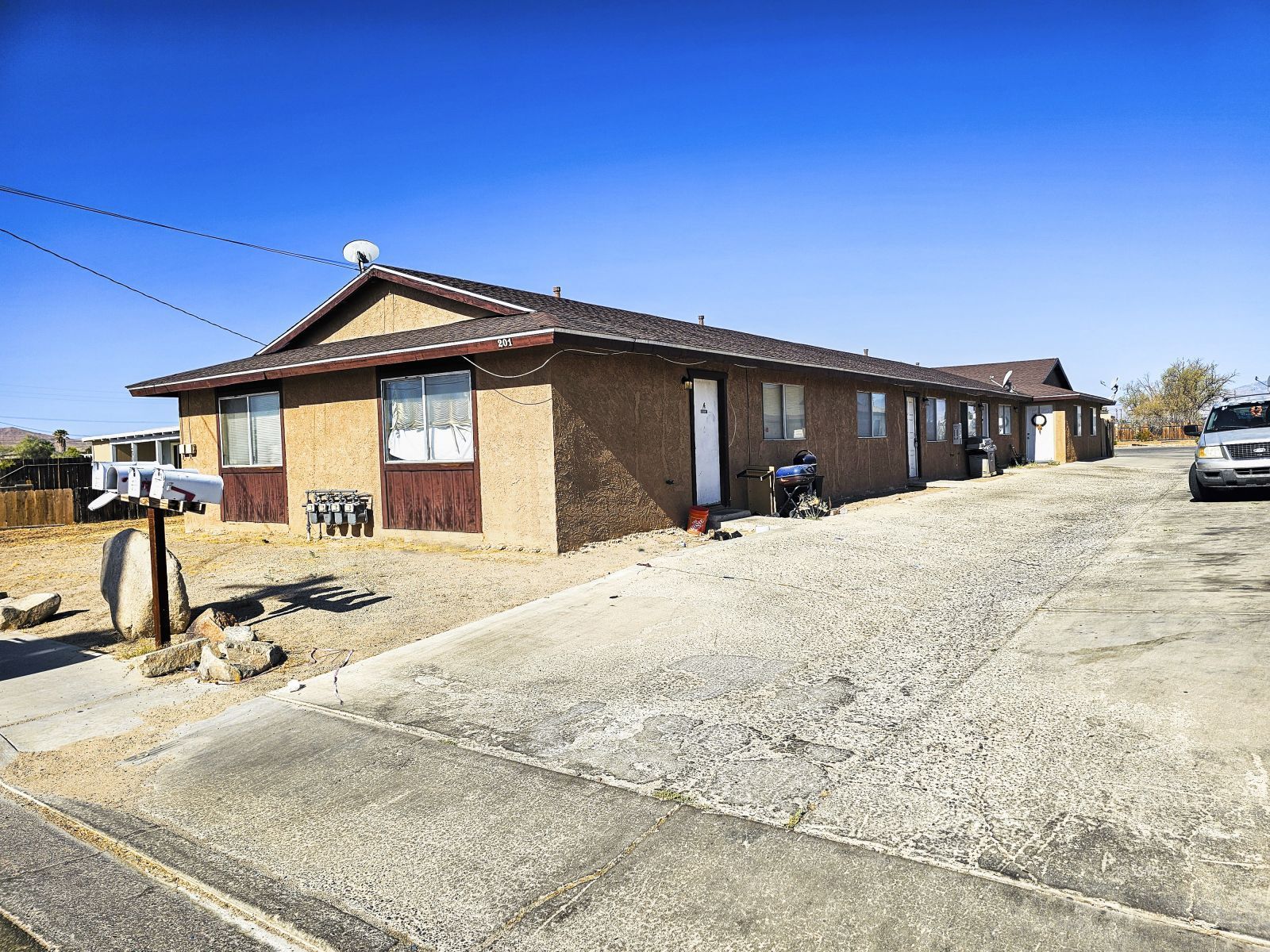 201 S Sunset ST