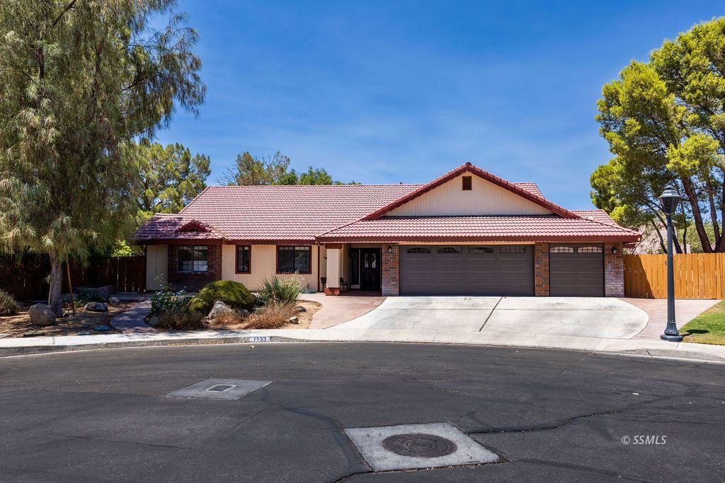 1133 Meadowview LN
