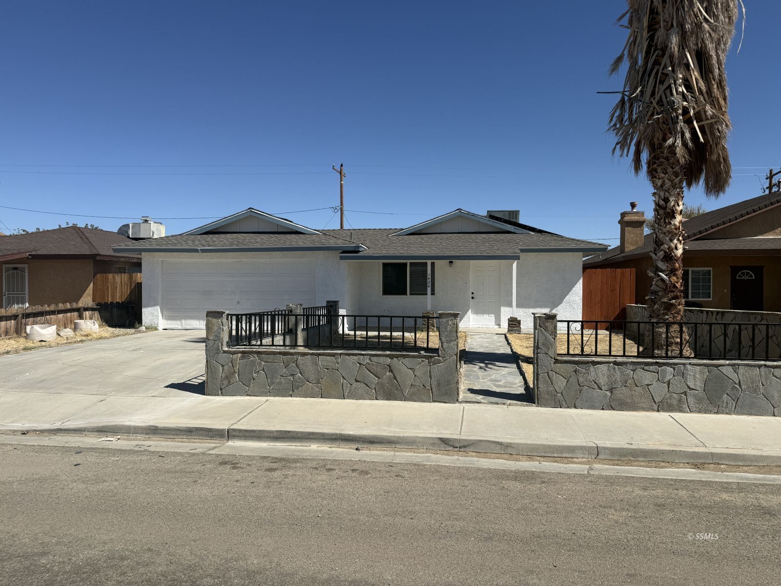 1420 W Coronado