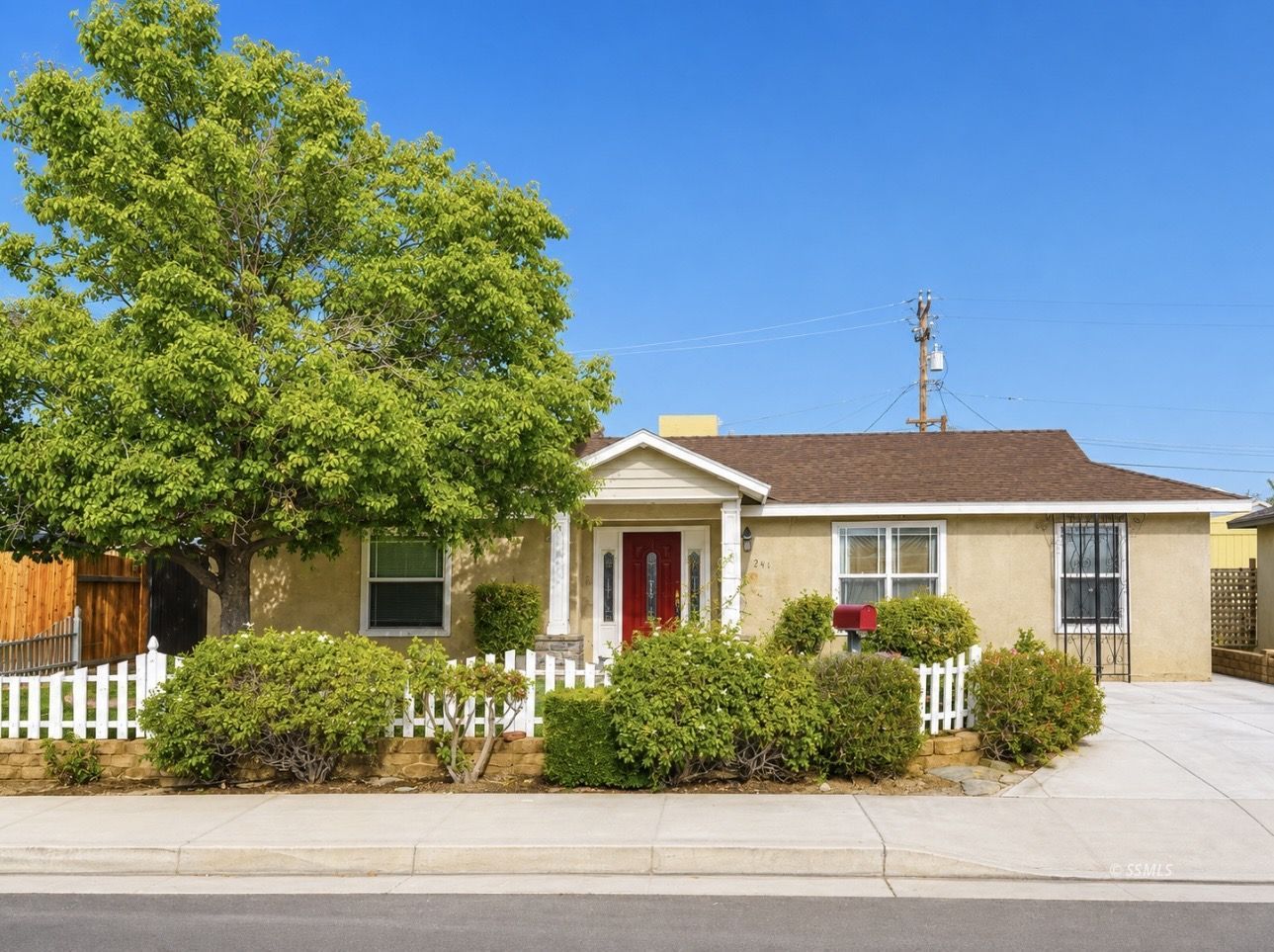 241 S Sunland