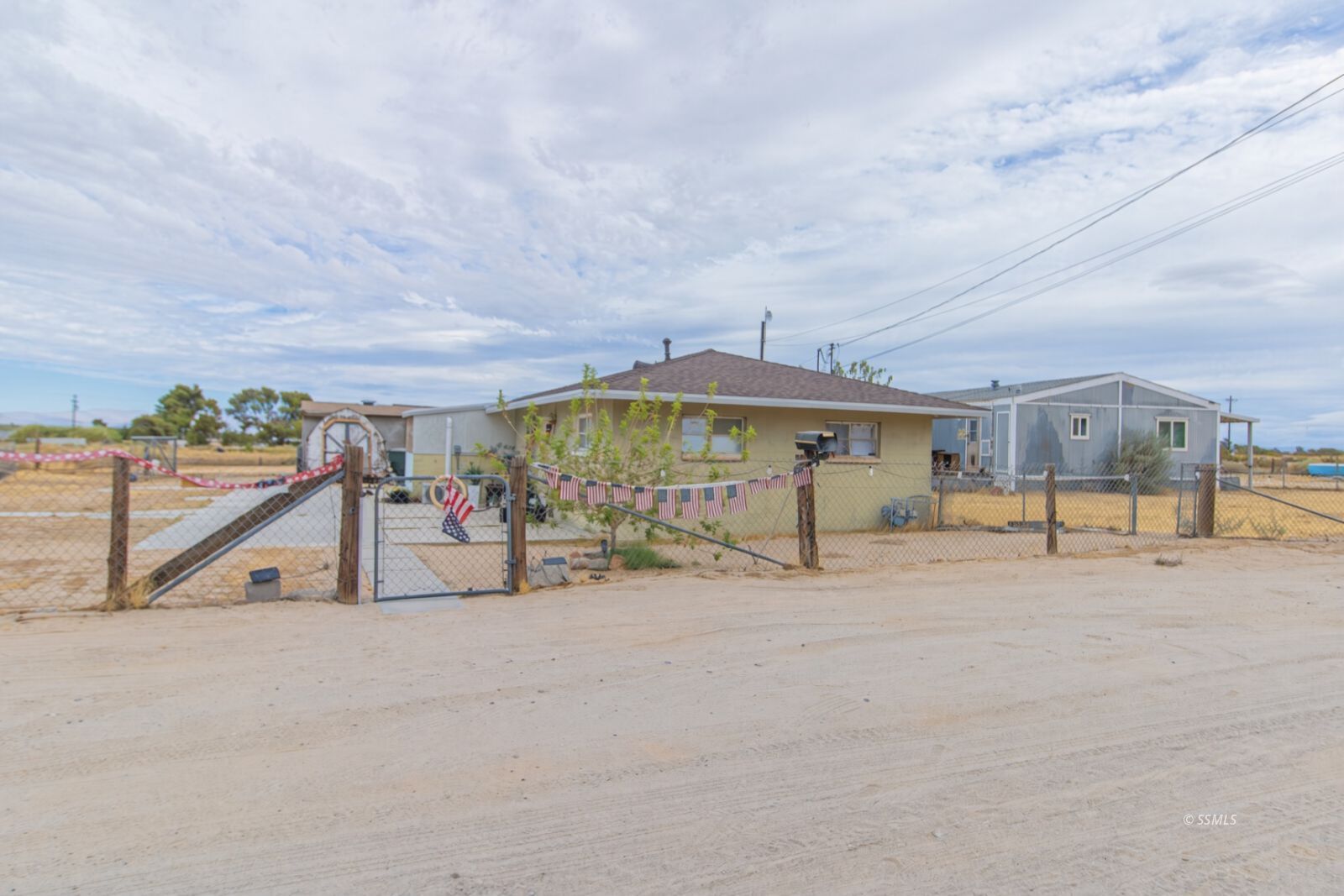 814 &amp; 815 E Coral AVE