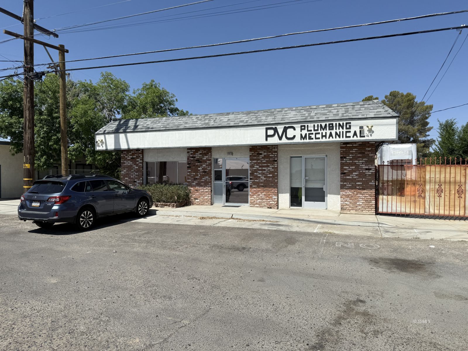 1501 N China Lake — Photo 2