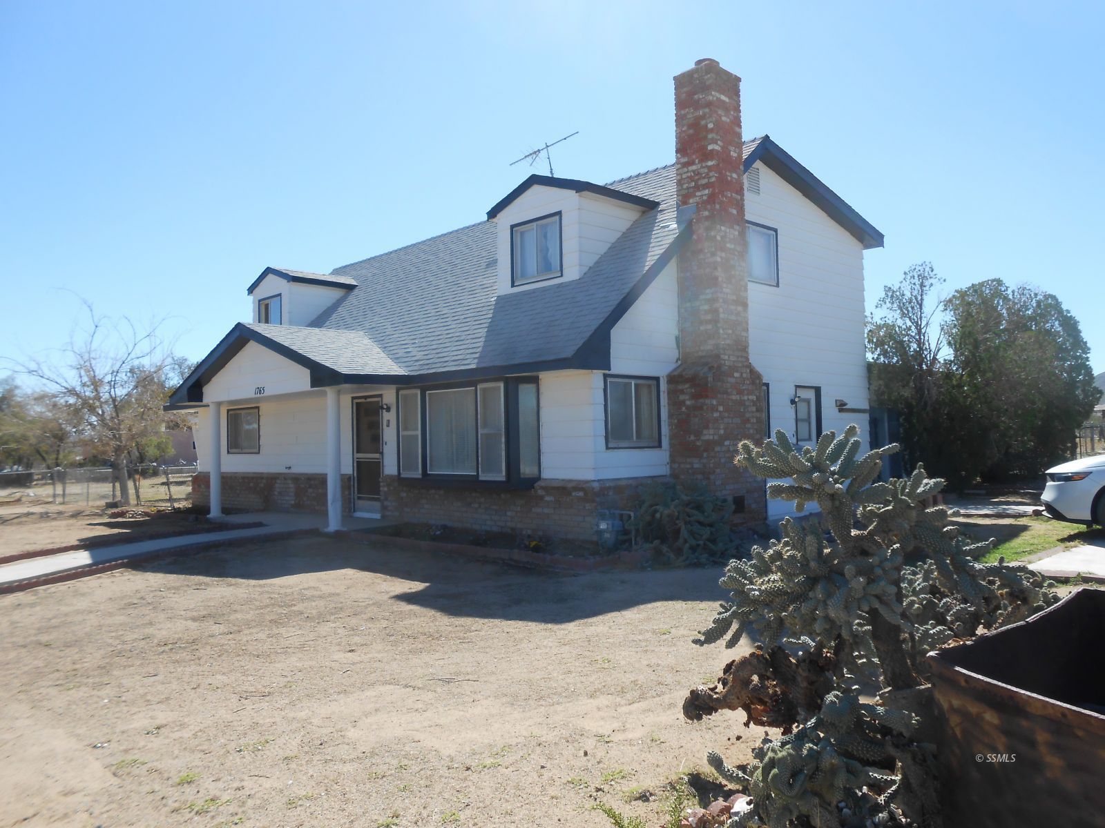 1765 W DOLPHIN AVE — Photo 2