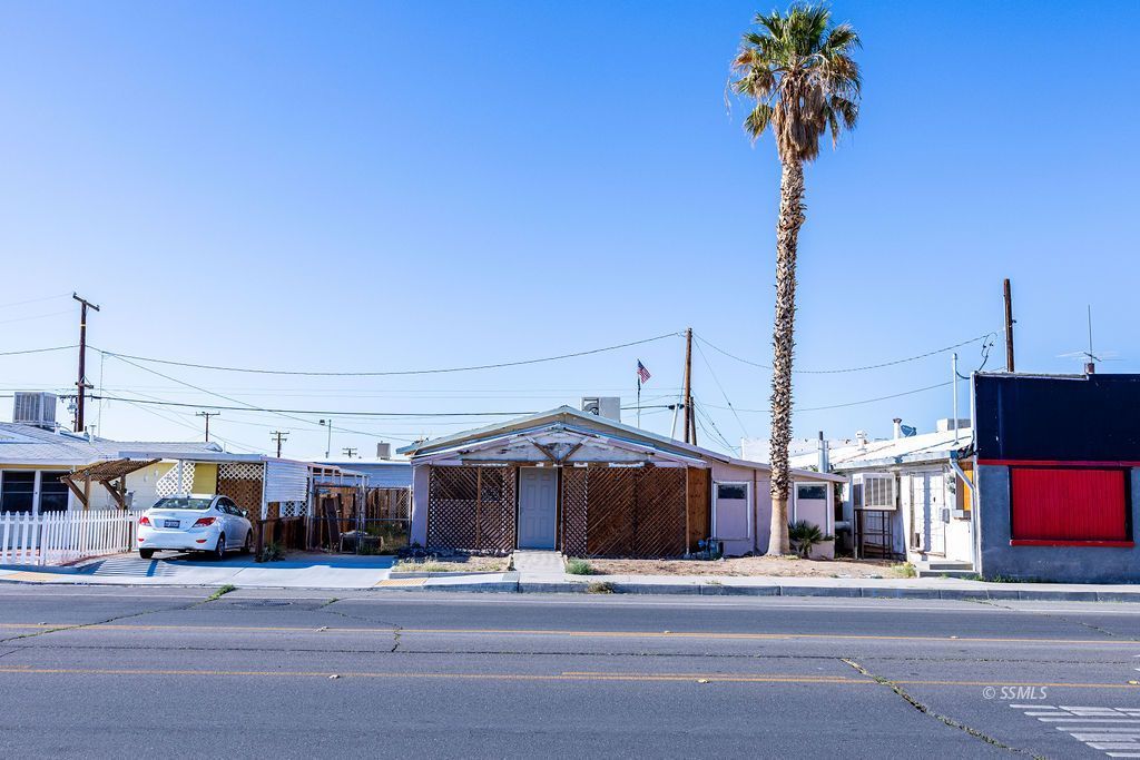 324 W Ridgecrest BLVD — Photo 2