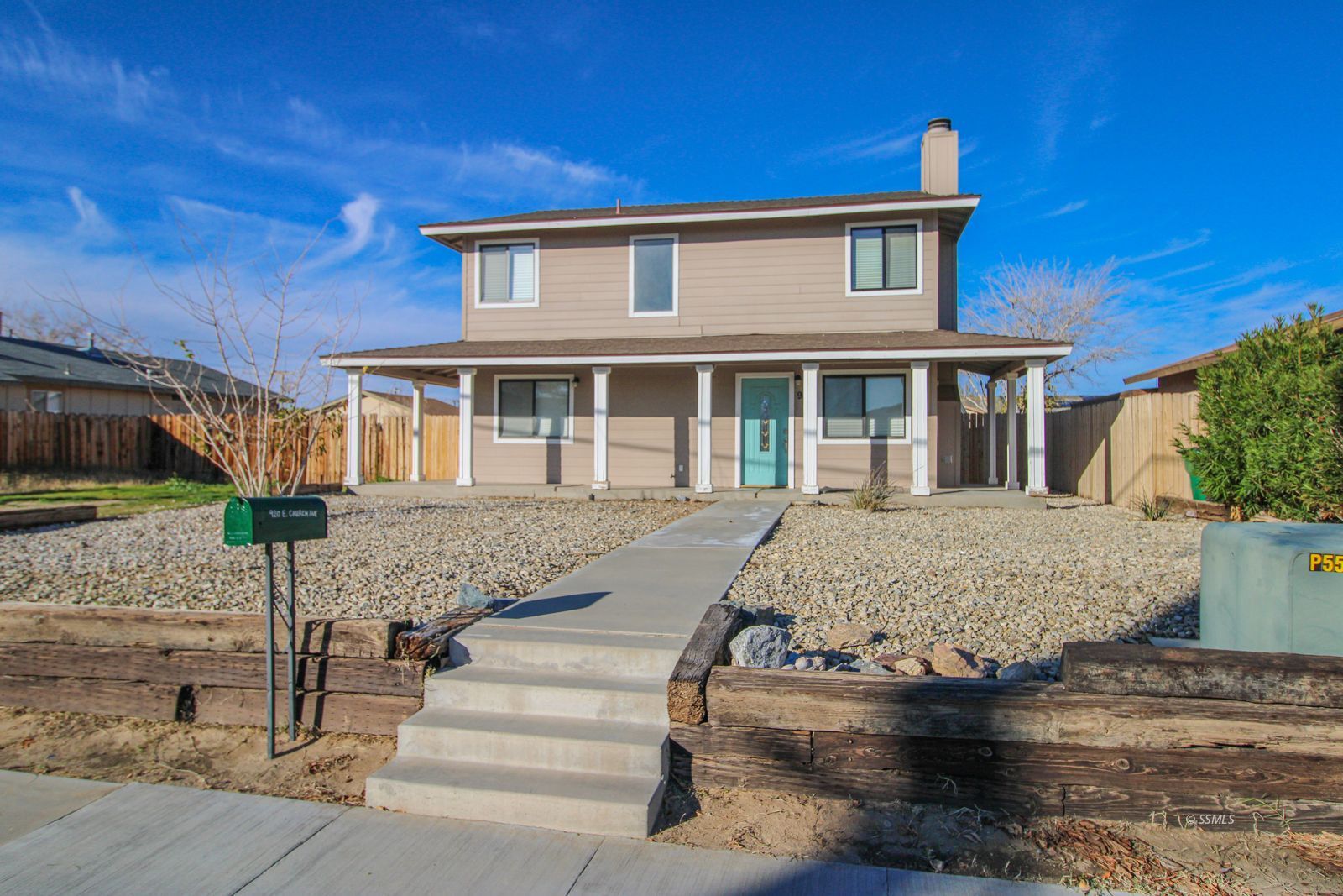 920 E Church AVE — Photo 2