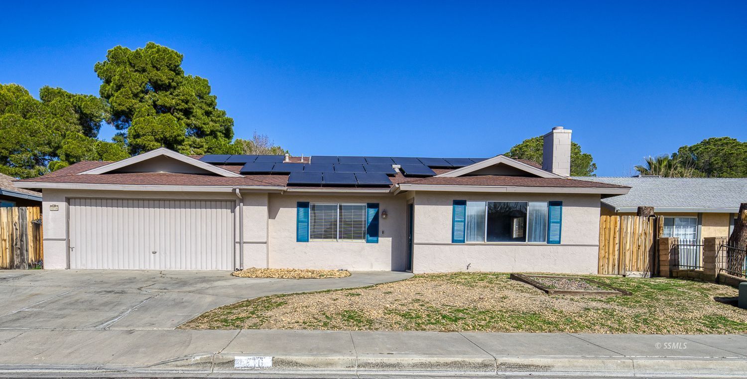 1016 W Las Flores — Photo 2