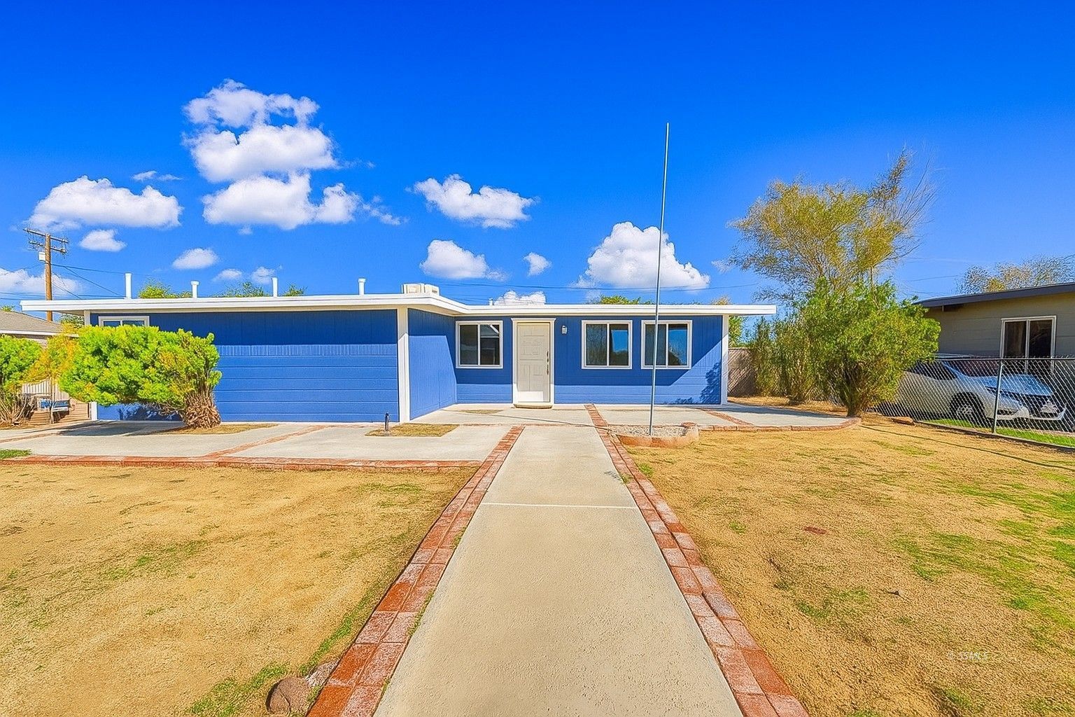 1012 W Langley AVE — Photo 2