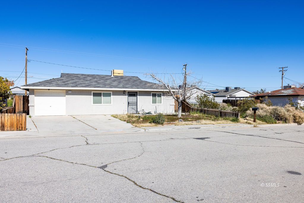 1212 W Willow AVE — Photo 2