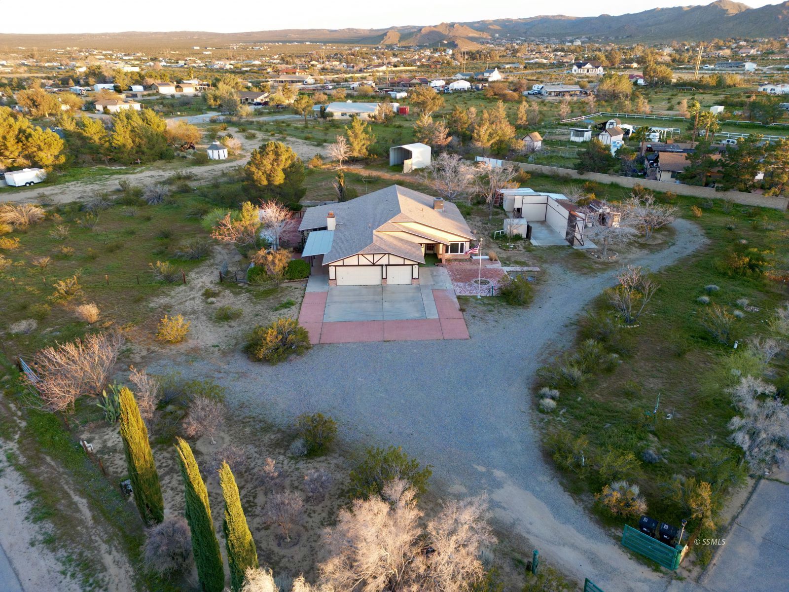 1520 S Fire Opal ST — Photo 2