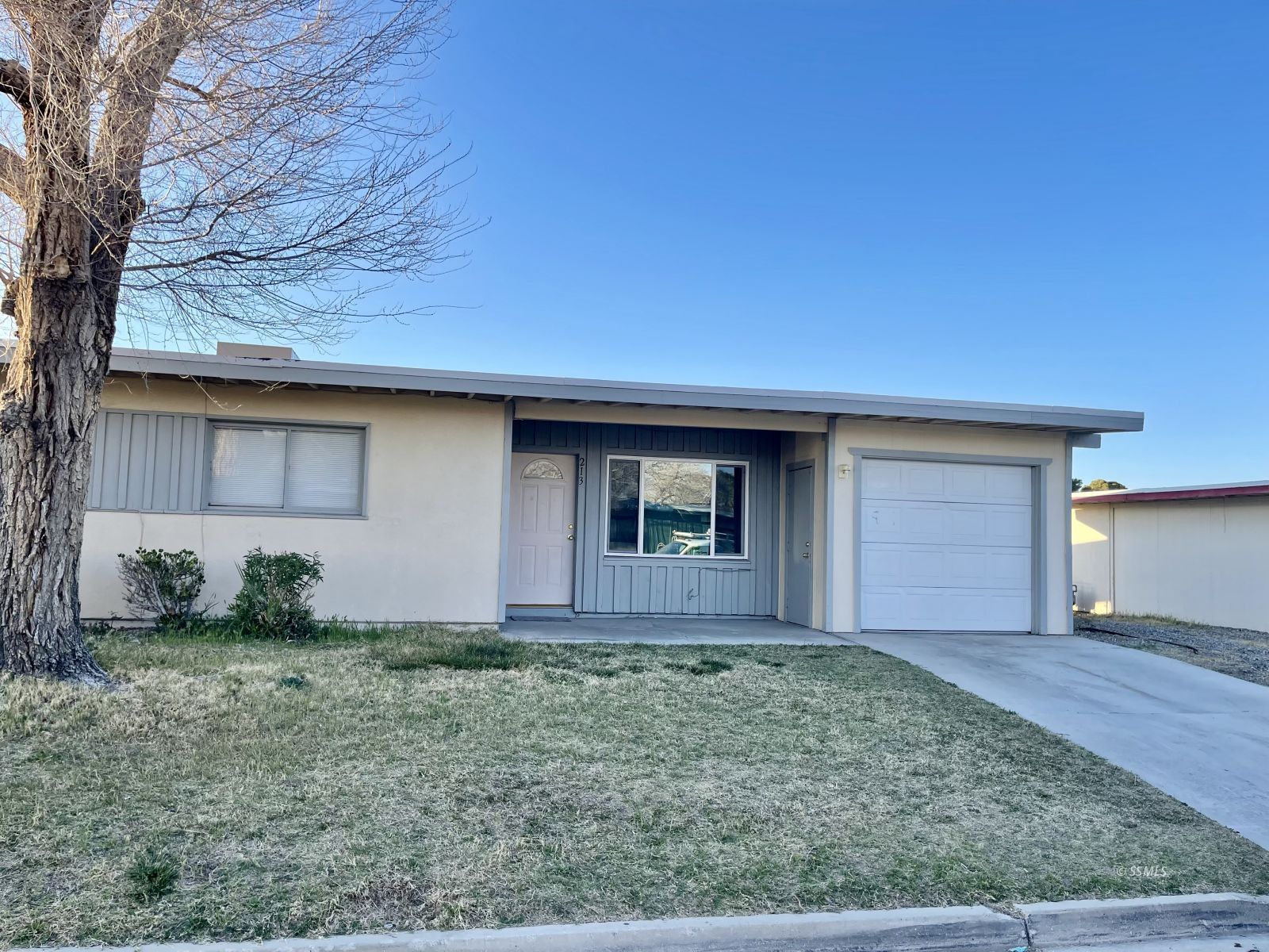 213 Sahara DR — Photo 2