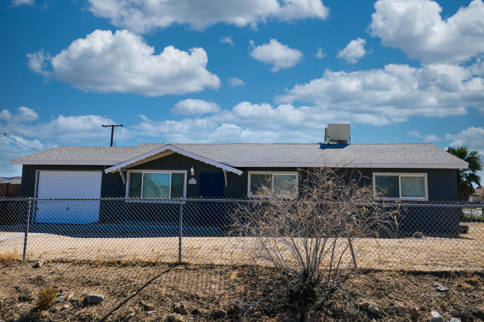 1033 W Bataan AVE — Photo 2