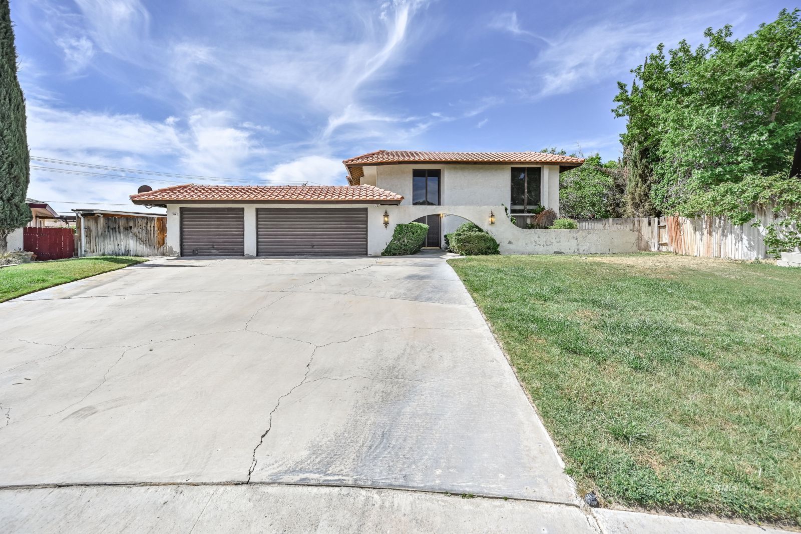 504 N Las Posas ST — Photo 2