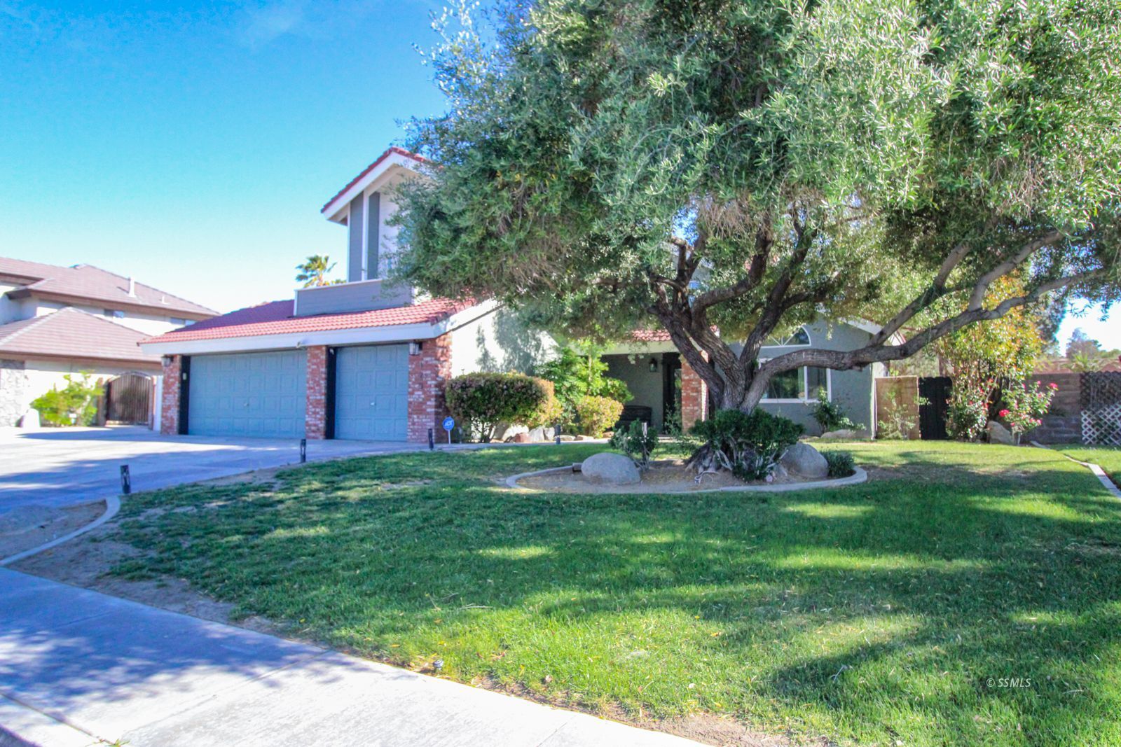 129 W Mojave Rose AVE — Photo 2