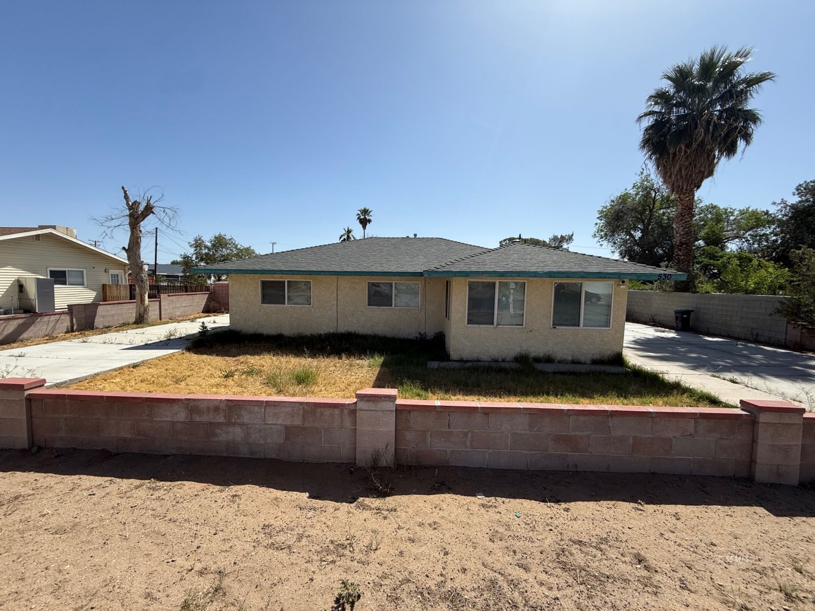 530 S Sunset — Photo 2