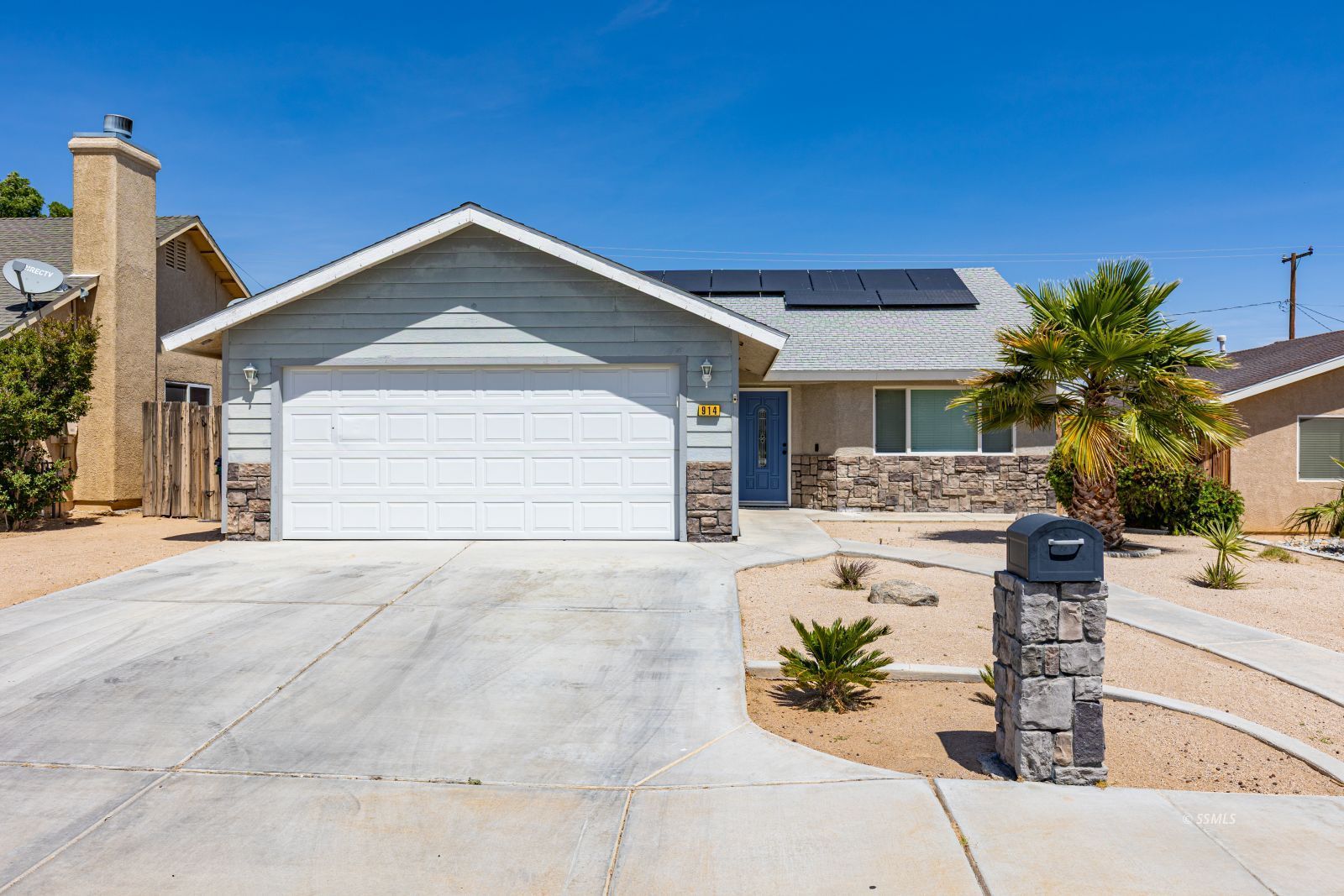 914 W Dolphin AVE — Photo 2