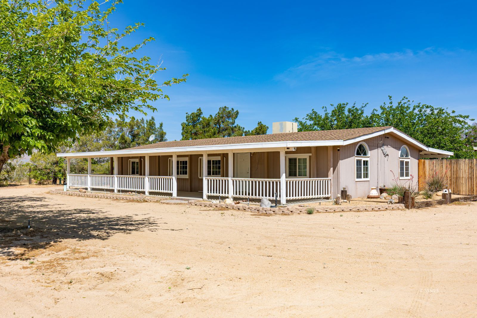 4606 W Drummond AVE — Photo 2