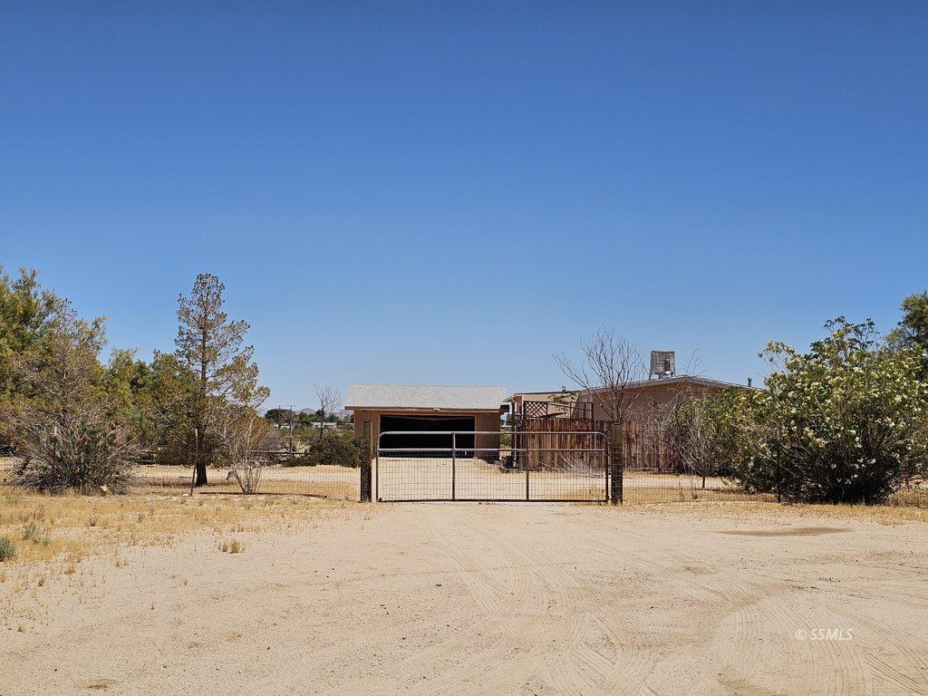 1540 N Mercury ST — Photo 2