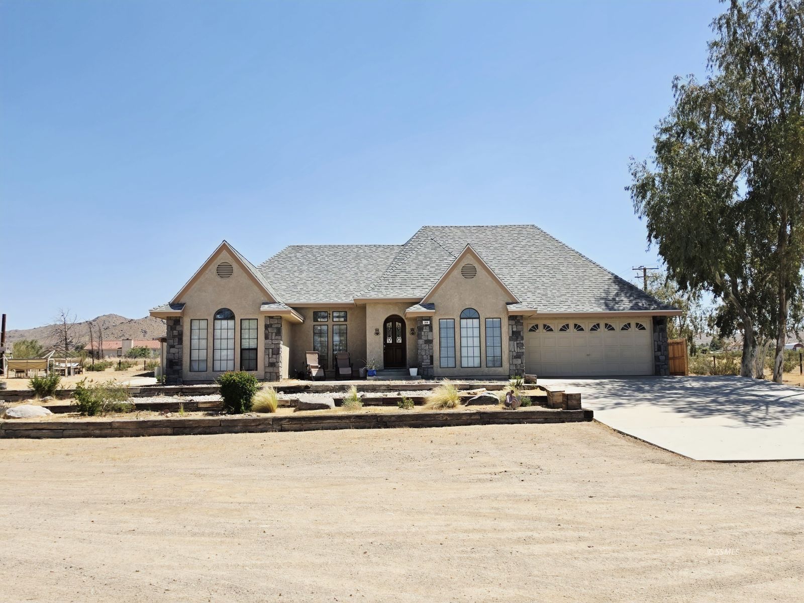309 E Diamond Peak AVE — Photo 2