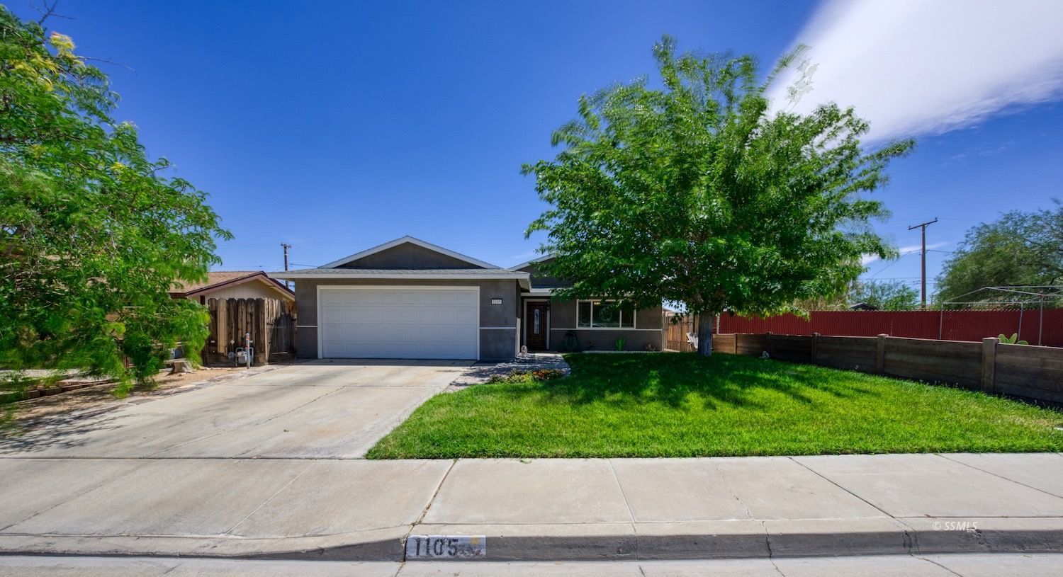 1105 W Willow AVE — Photo 2