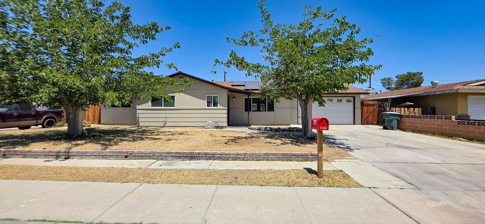 700 E California AVE — Photo 2