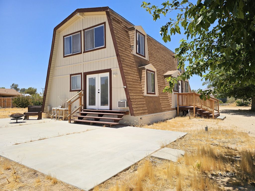 1435 N Indian Wells ST — Photo 2