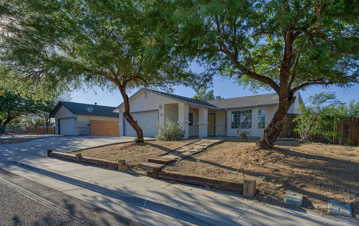 420 Olive — Photo 2