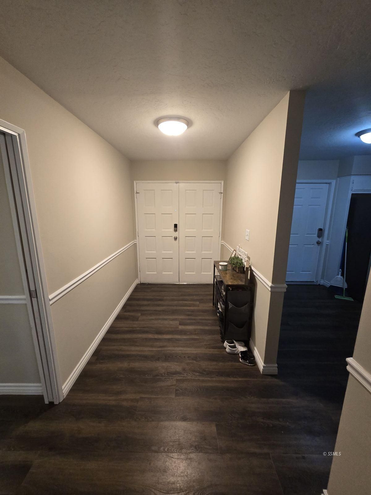 1000 W Las Flores — Photo 3