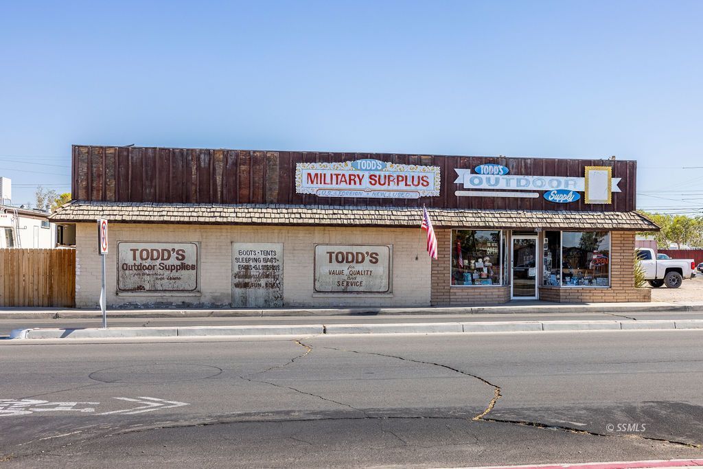 425 W Ridgecrest BLVD — Photo 3