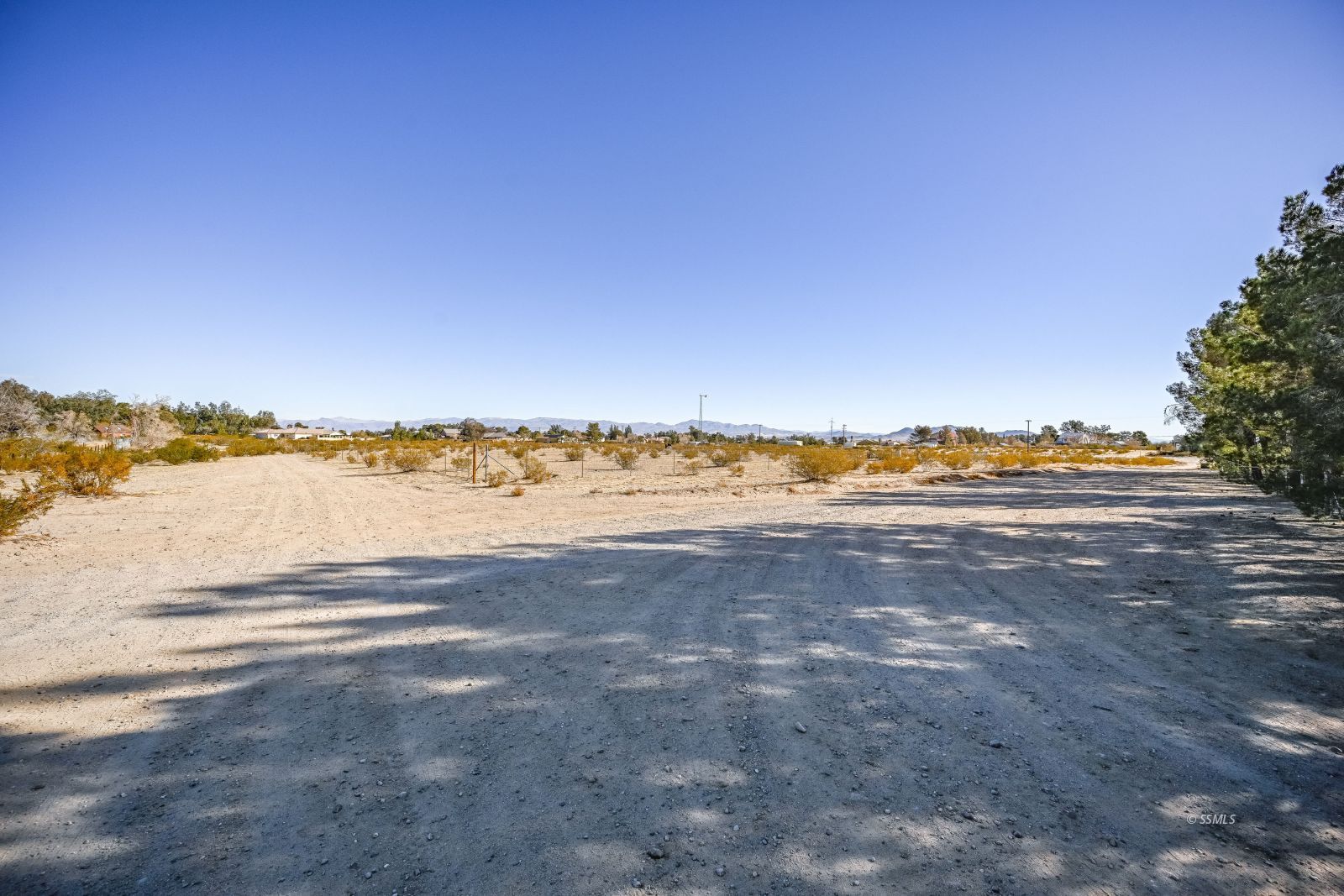 1766 Felspar — Photo 3