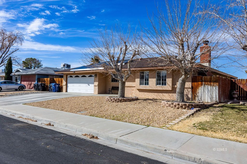 309 N Sunland DR — Photo 3