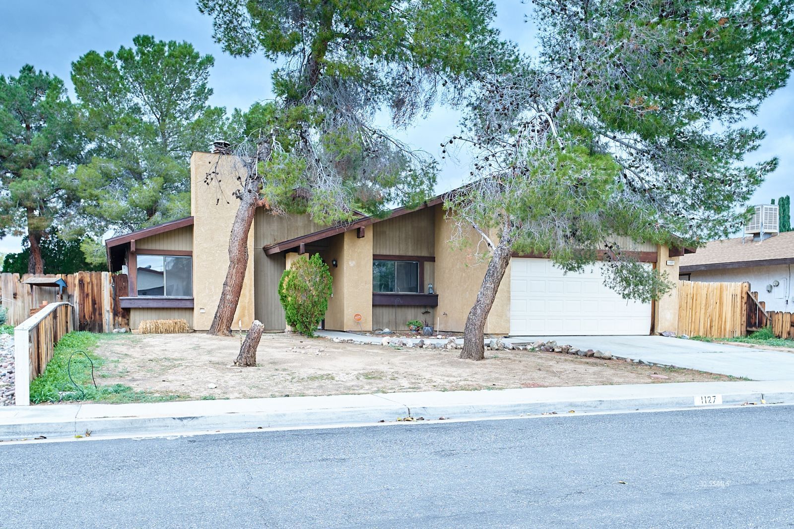 1127 N Mono CT — Photo 3