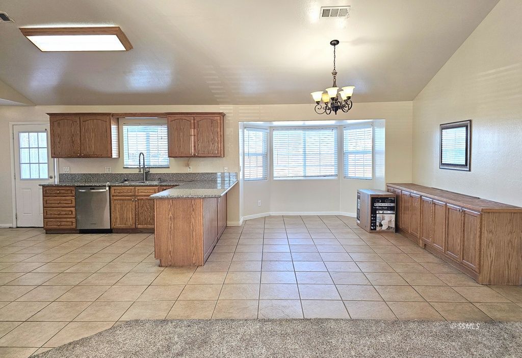 804 W Bataan AVE — Photo 3