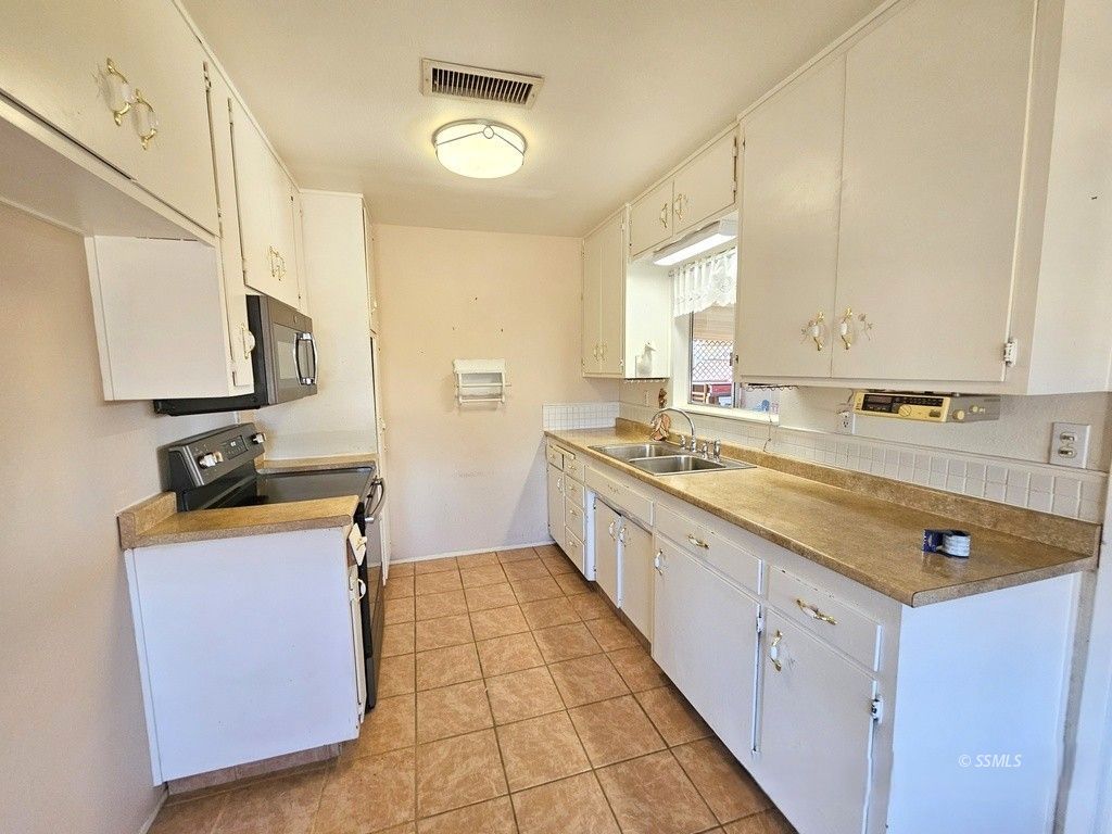 1028 S Yorktown ST — Photo 3