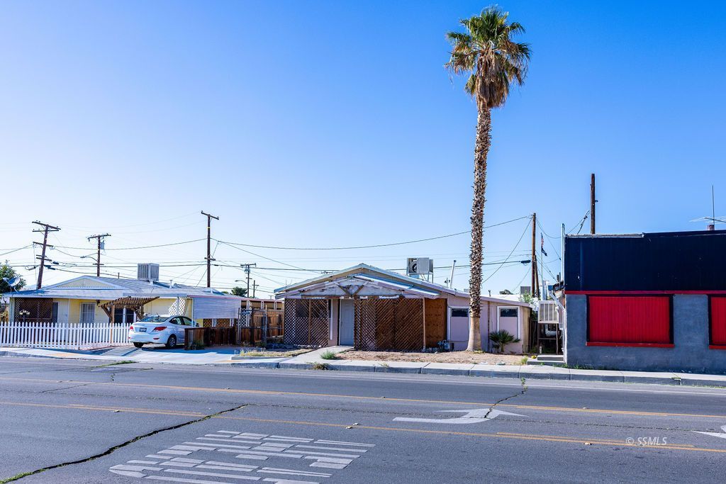 324 W Ridgecrest BLVD — Photo 3