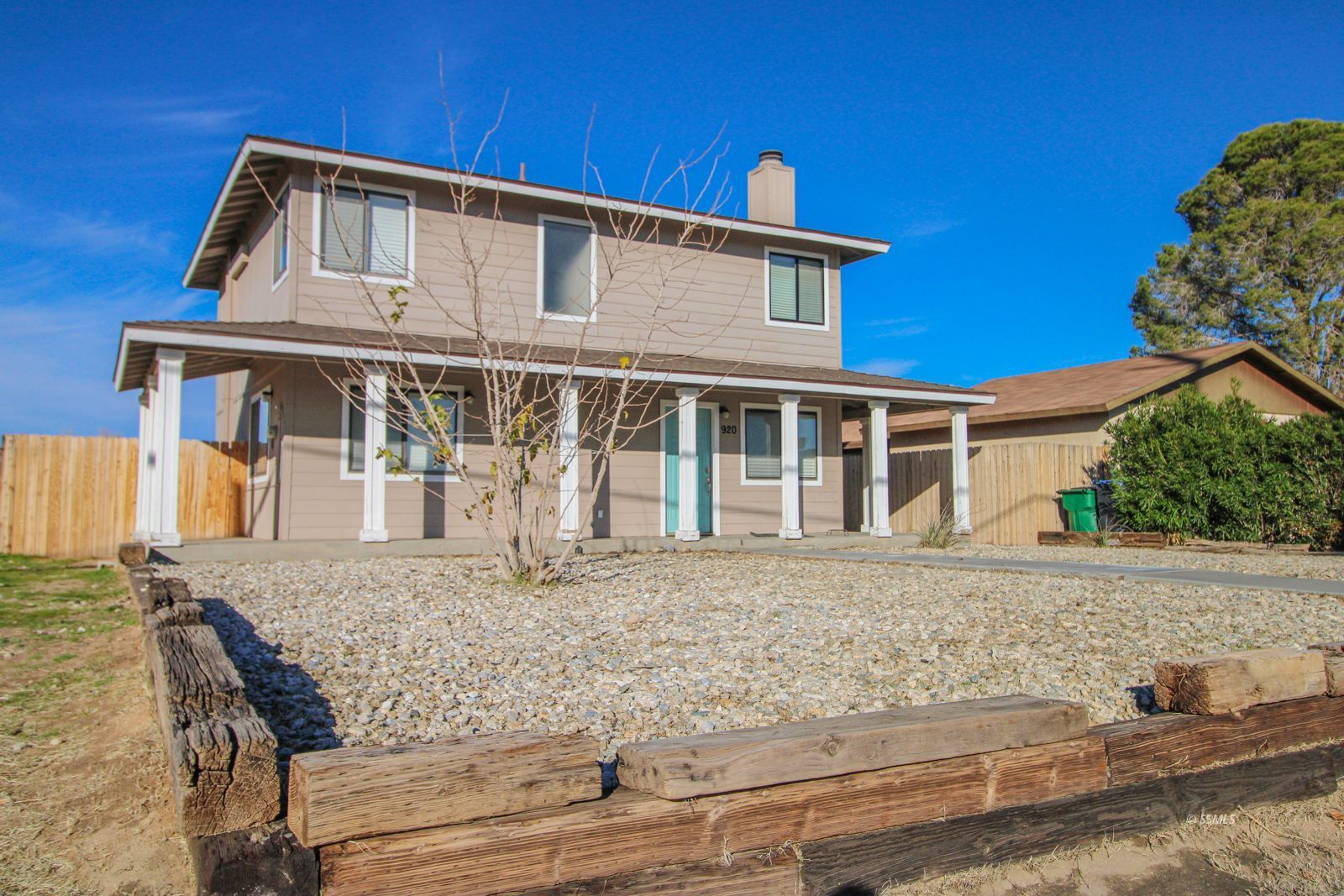 920 E Church AVE — Photo 3