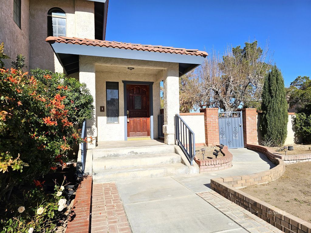 308 W Cielo AVE — Photo 3