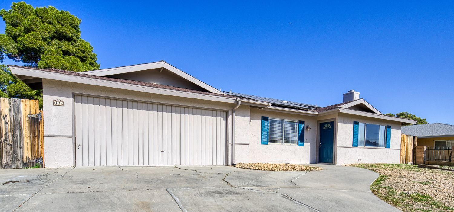 1016 W Las Flores — Photo 3