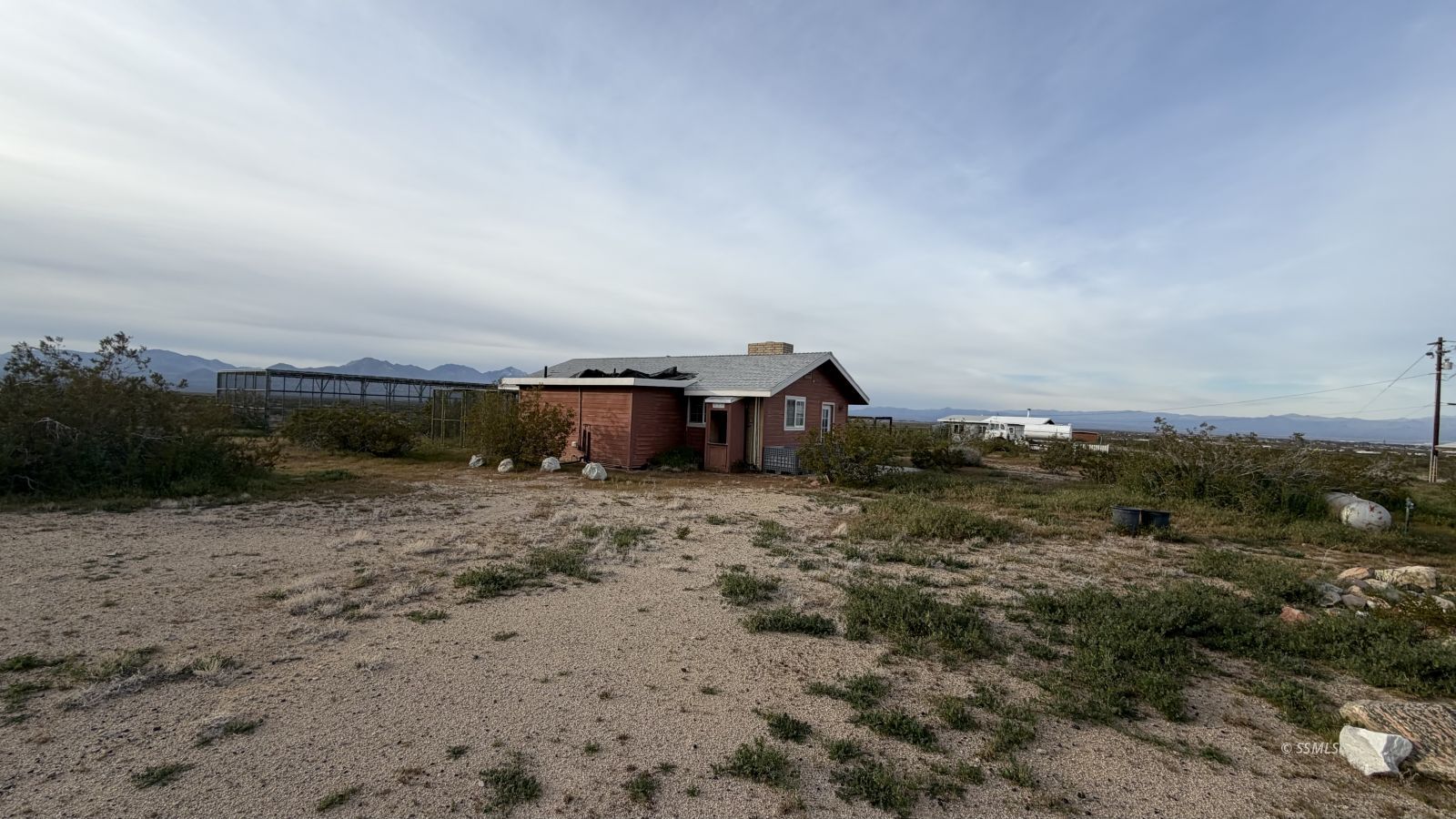 2454 W Catalina Ln — Photo 3