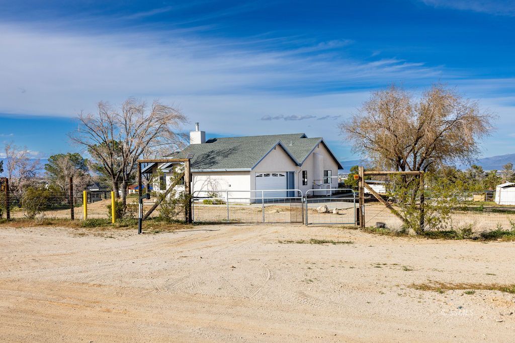 328 E Dana — Photo 3