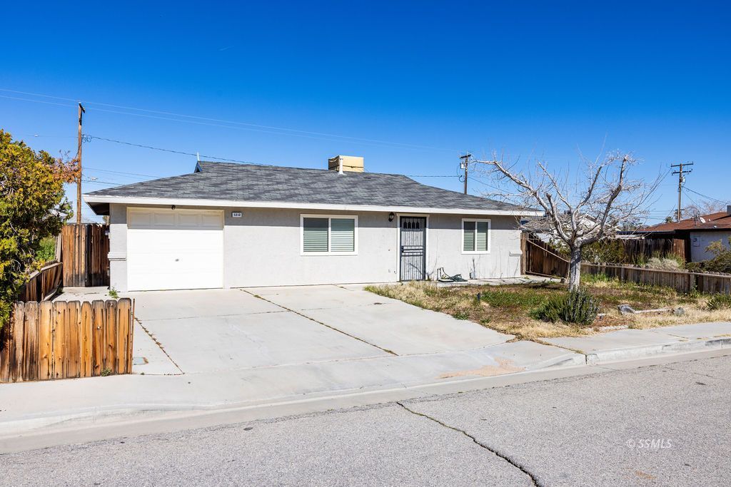 1212 W Willow AVE — Photo 3