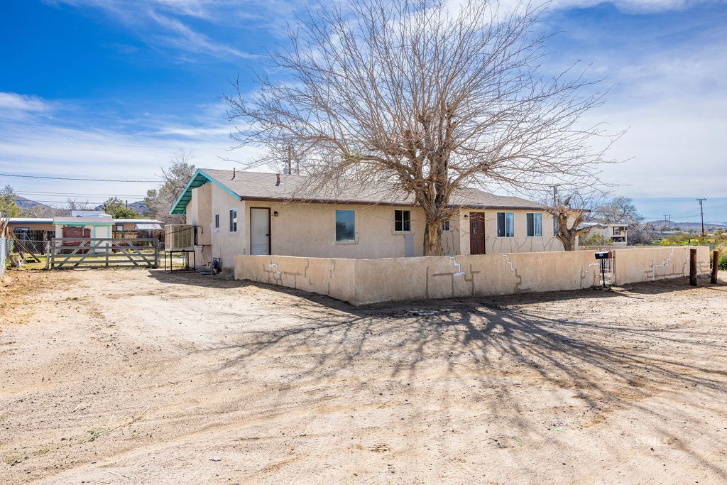 839 E Hillcrest AVE — Photo 3