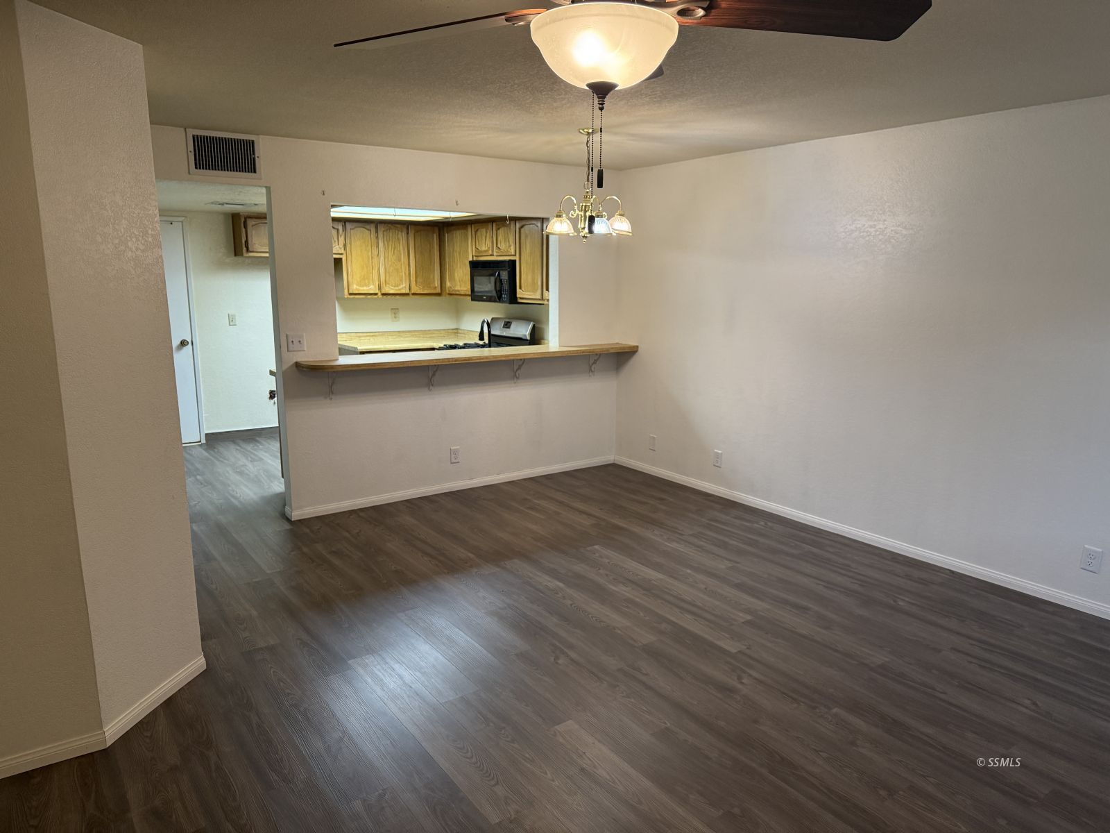 269 E Upjohn — Photo 3