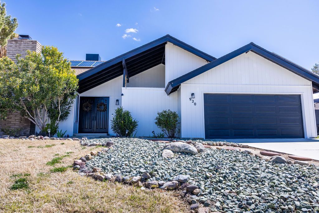 920 Scott ST — Photo 3