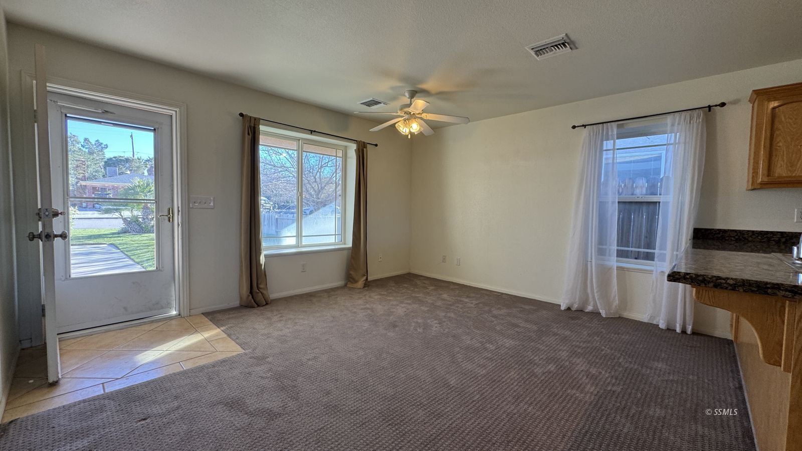 1112 W Willow AVE — Photo 3